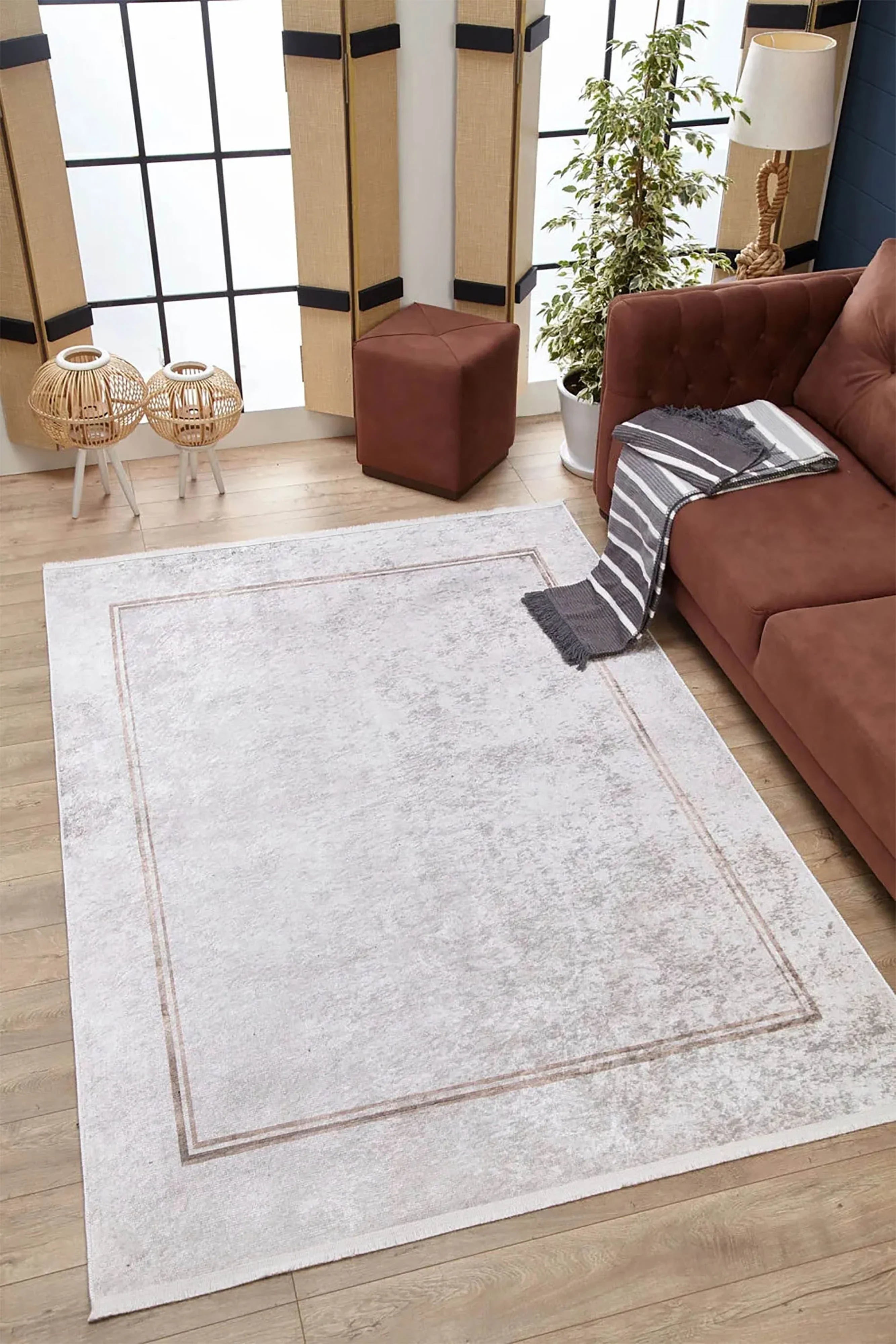 Açık Gri İnce Bordürlü Modern Yıkanabilir Halı
