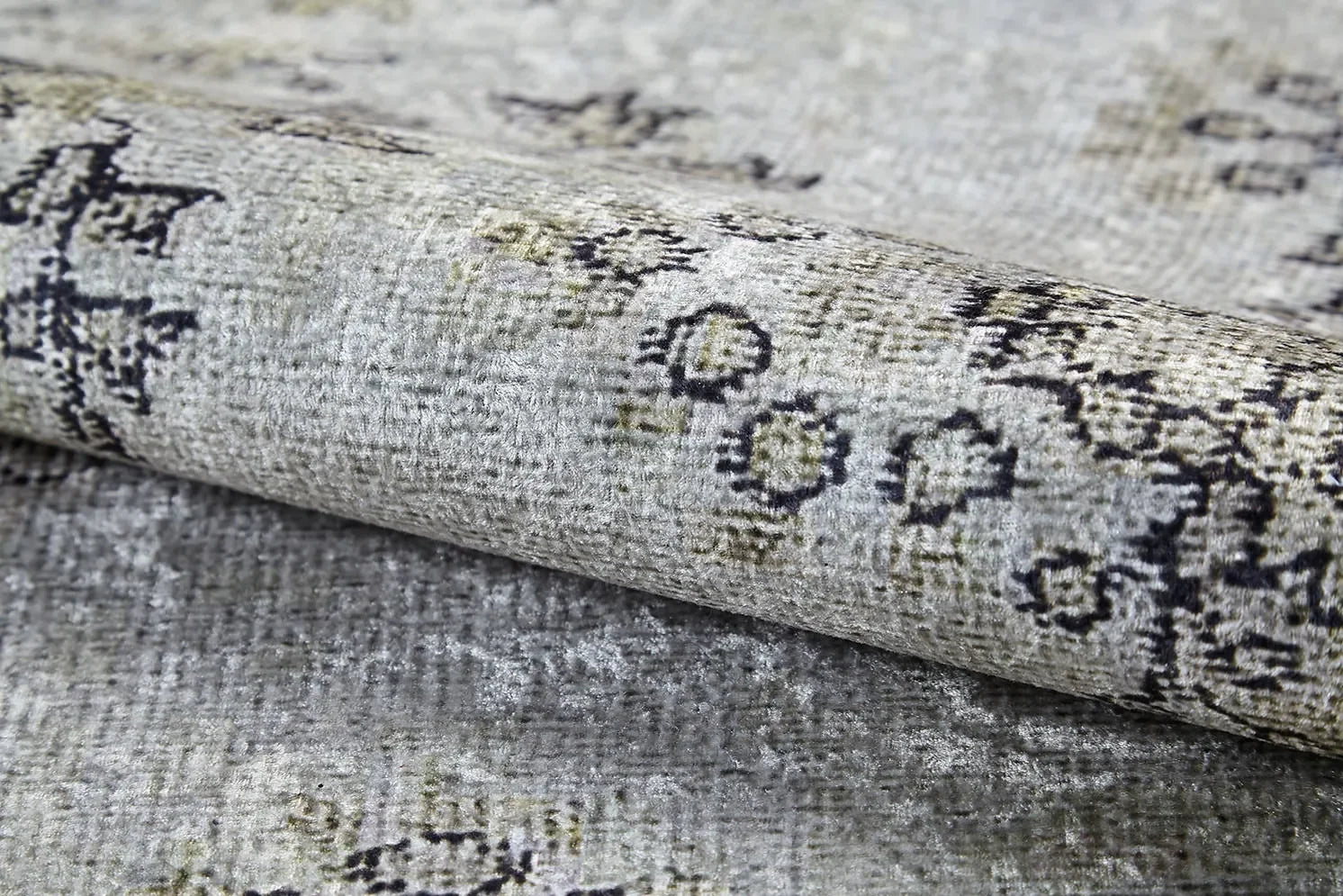 Açık Gri Yeşil Klasik Desenli Vintage Halı