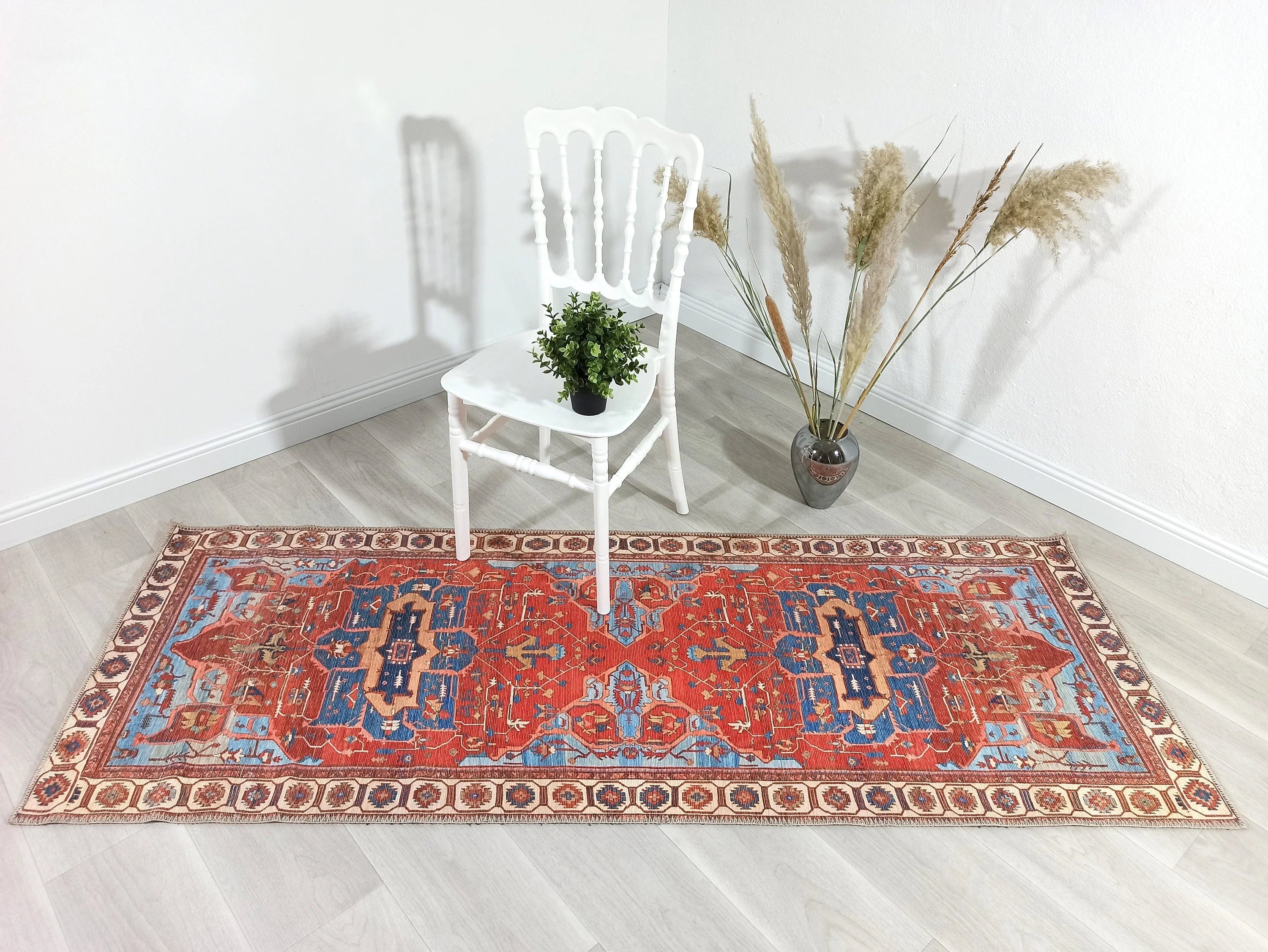 Canlı Kırmızı ve Gök Mavisi Kartal Desenli Vintage Halı