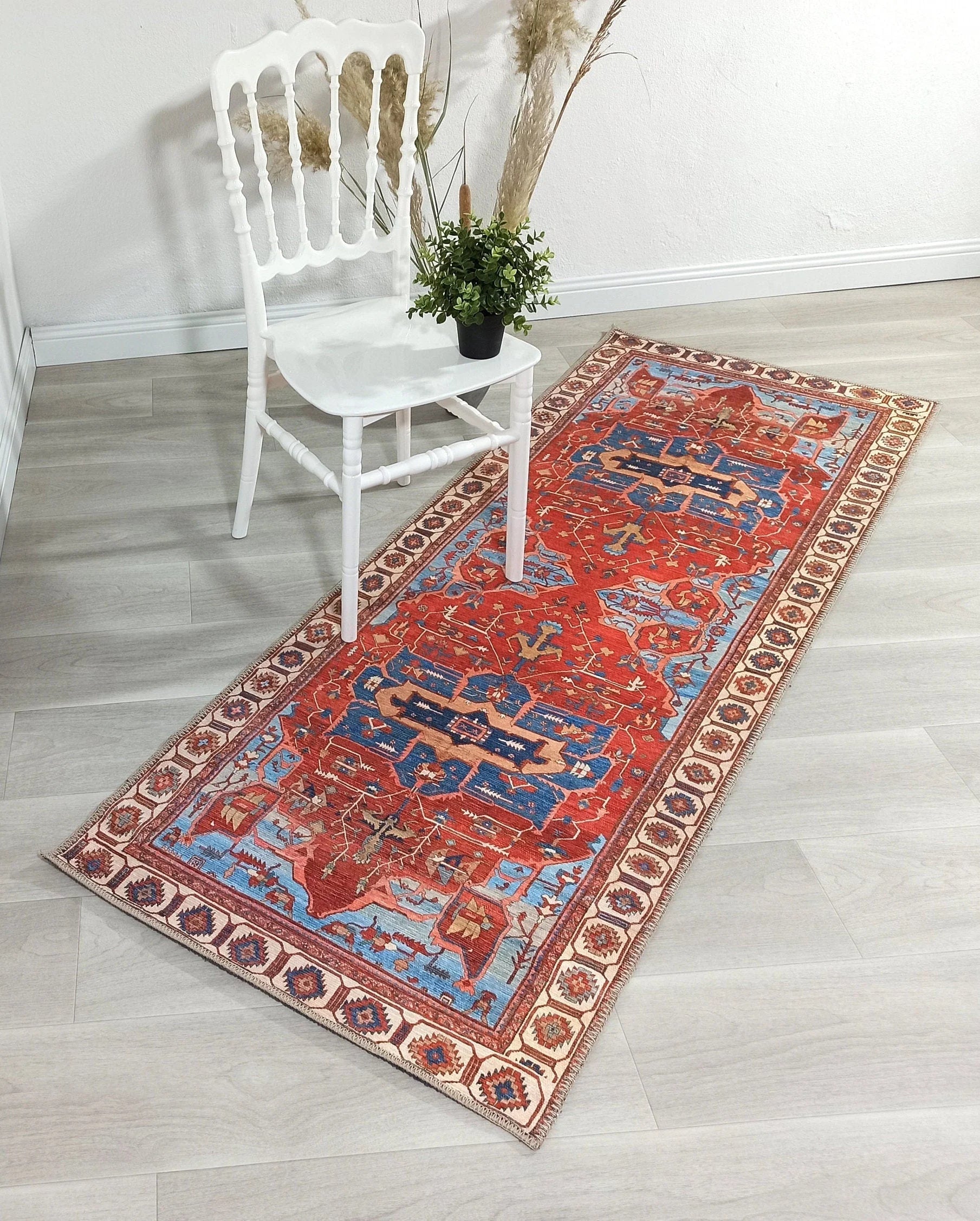 Canlı Kırmızı ve Gök Mavisi Kartal Desenli Vintage Halı