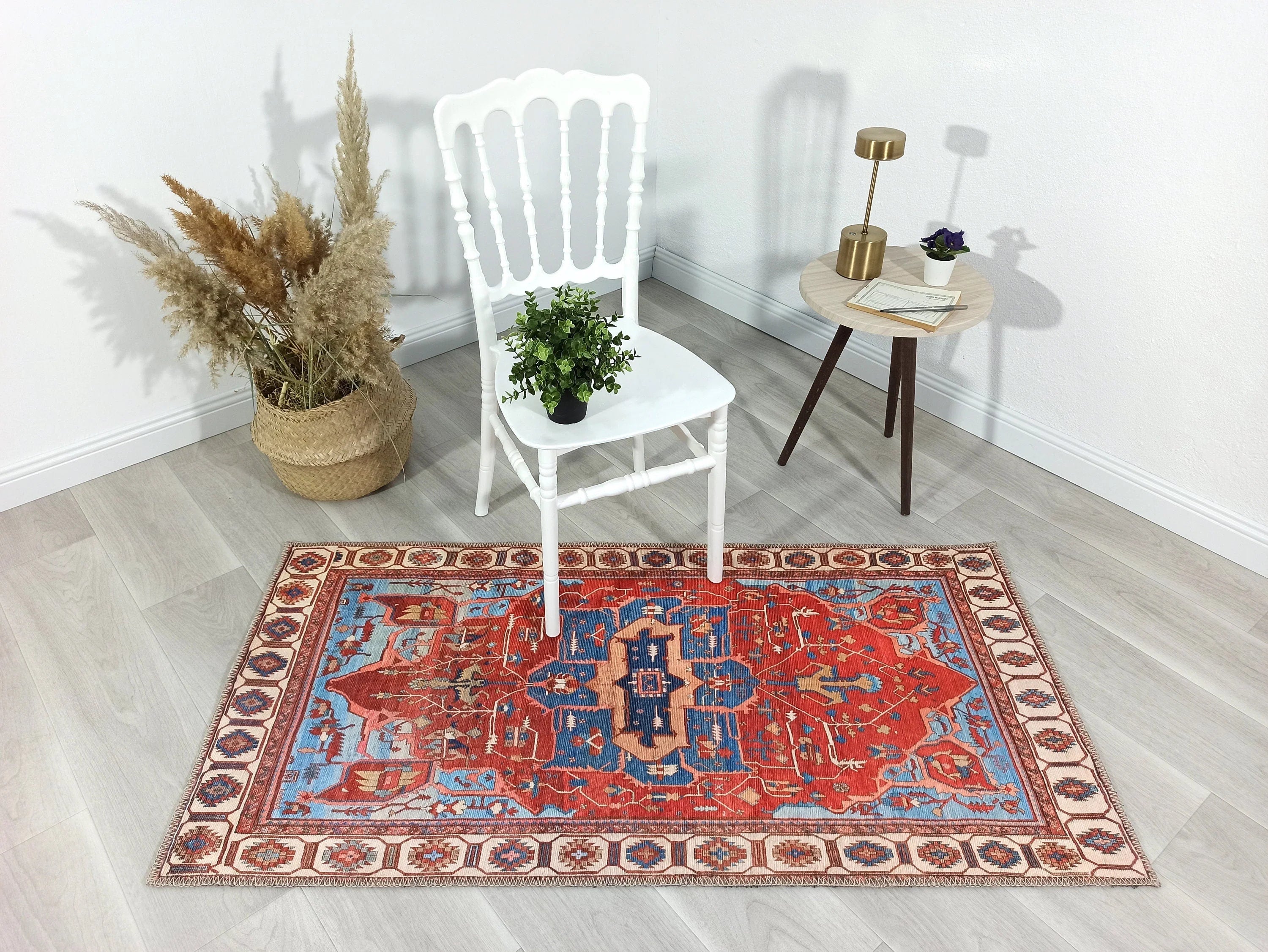 Canlı Kırmızı ve Gök Mavisi Kartal Desenli Vintage Halı