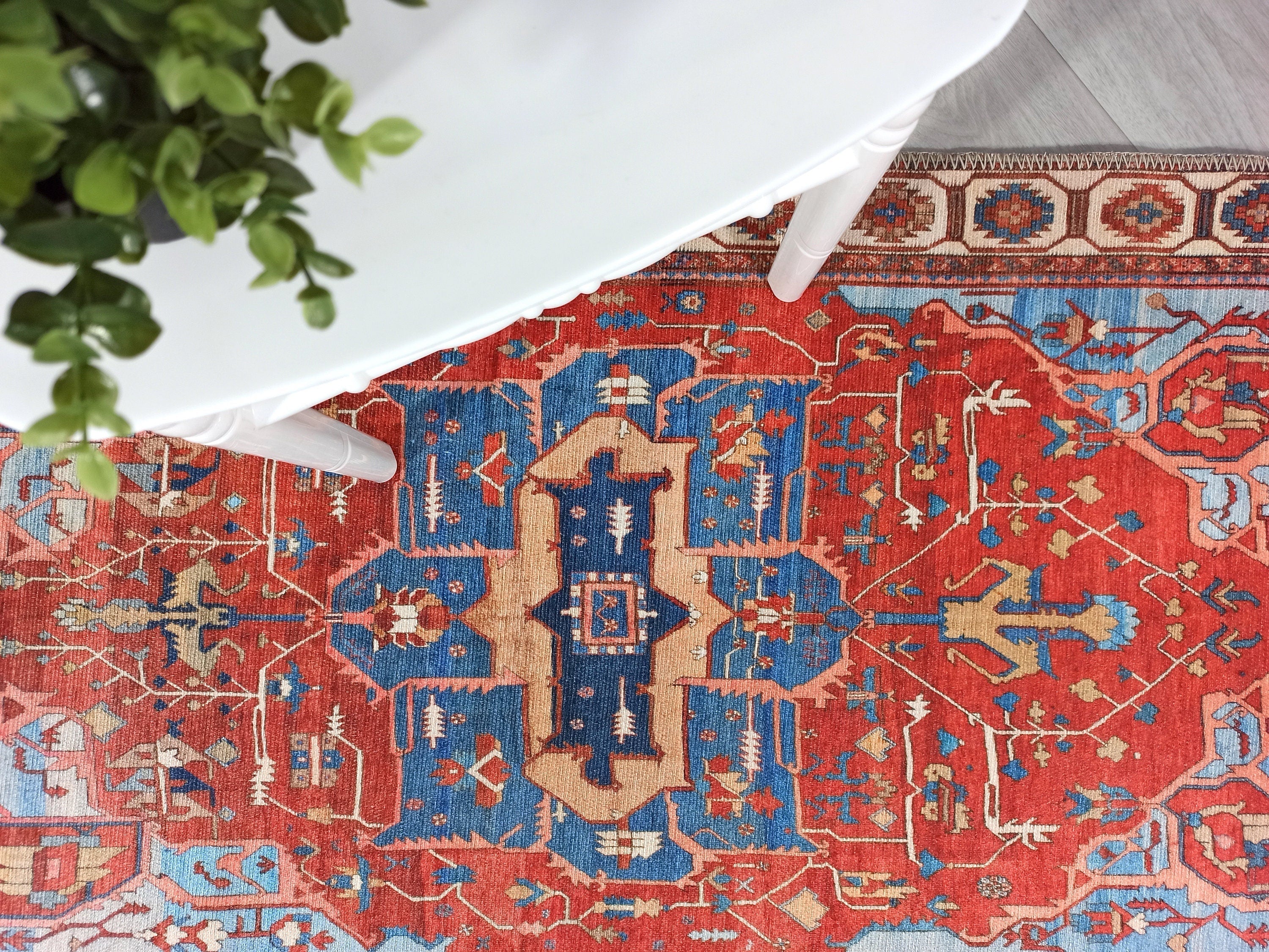 Canlı Kırmızı ve Gök Mavisi Kartal Desenli Vintage Halı