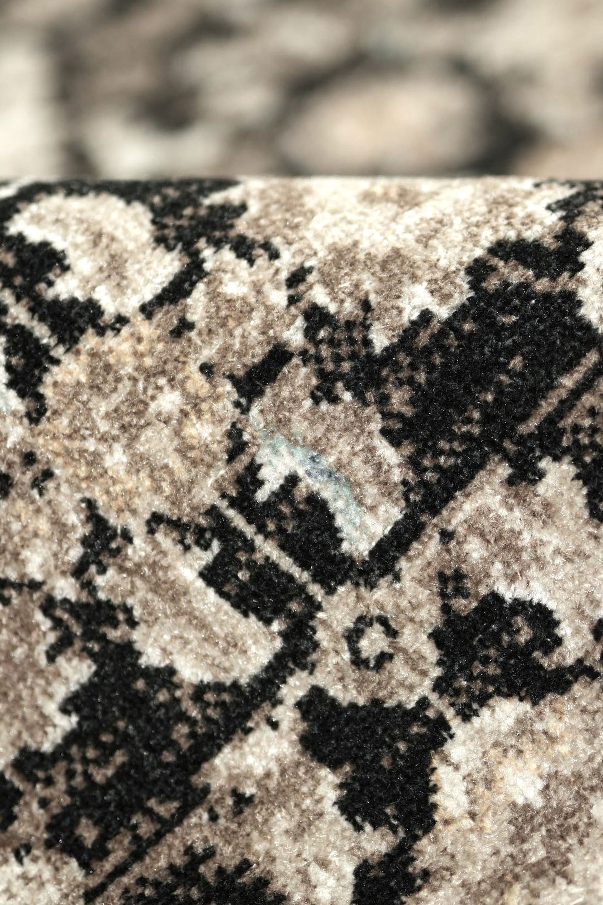 Klasik Esintili Siyah ve Bej Vintage Desenli Halı - FMBH03