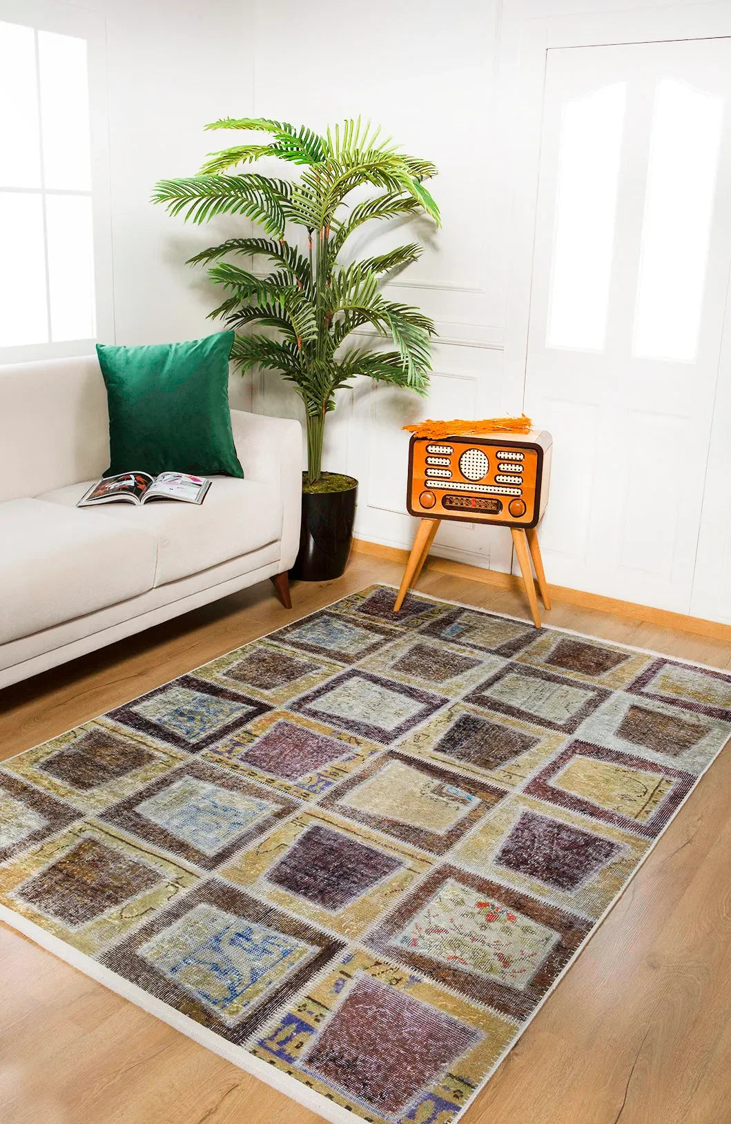 Bej Kahve Çerçeveli Kare Patchwork Görünümlü Halı