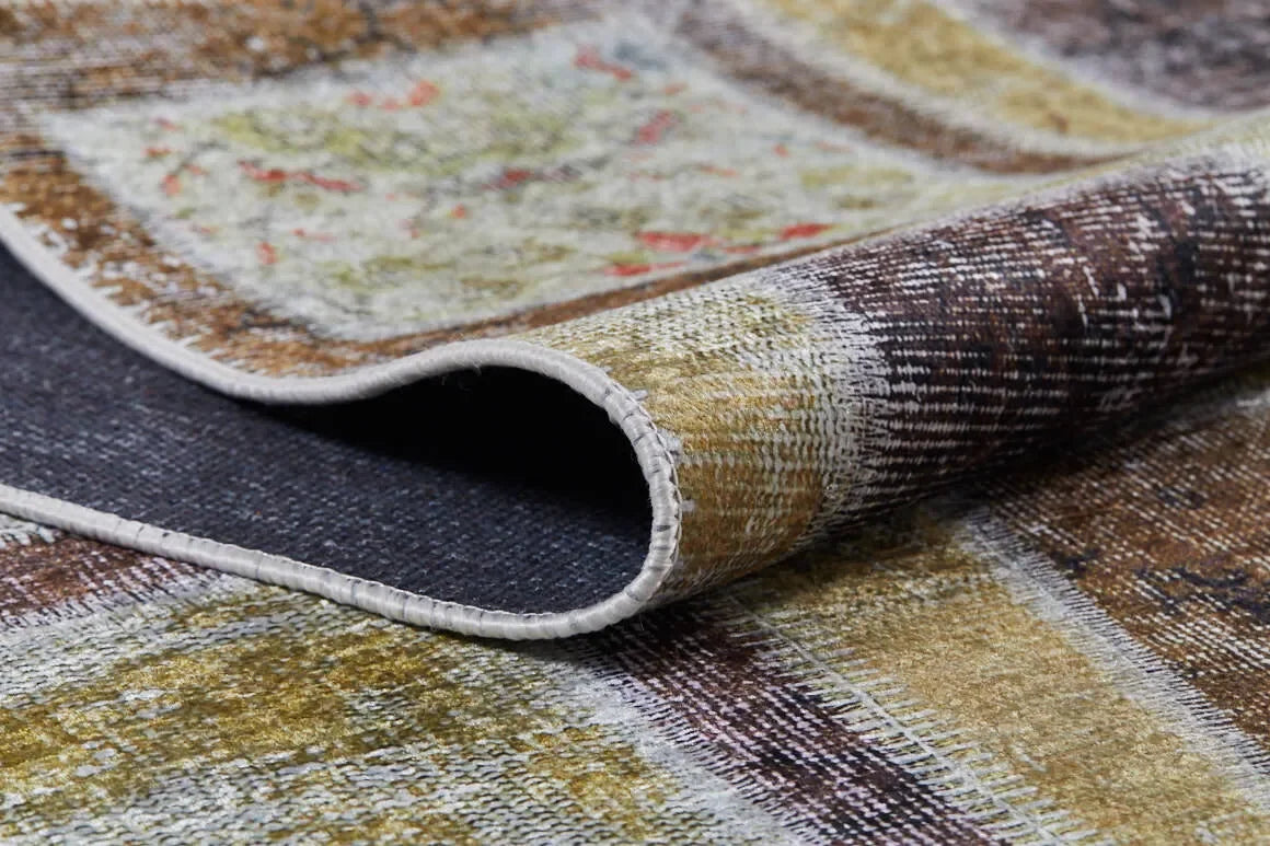 Bej Kahve Çerçeveli Kare Patchwork Görünümlü Halı