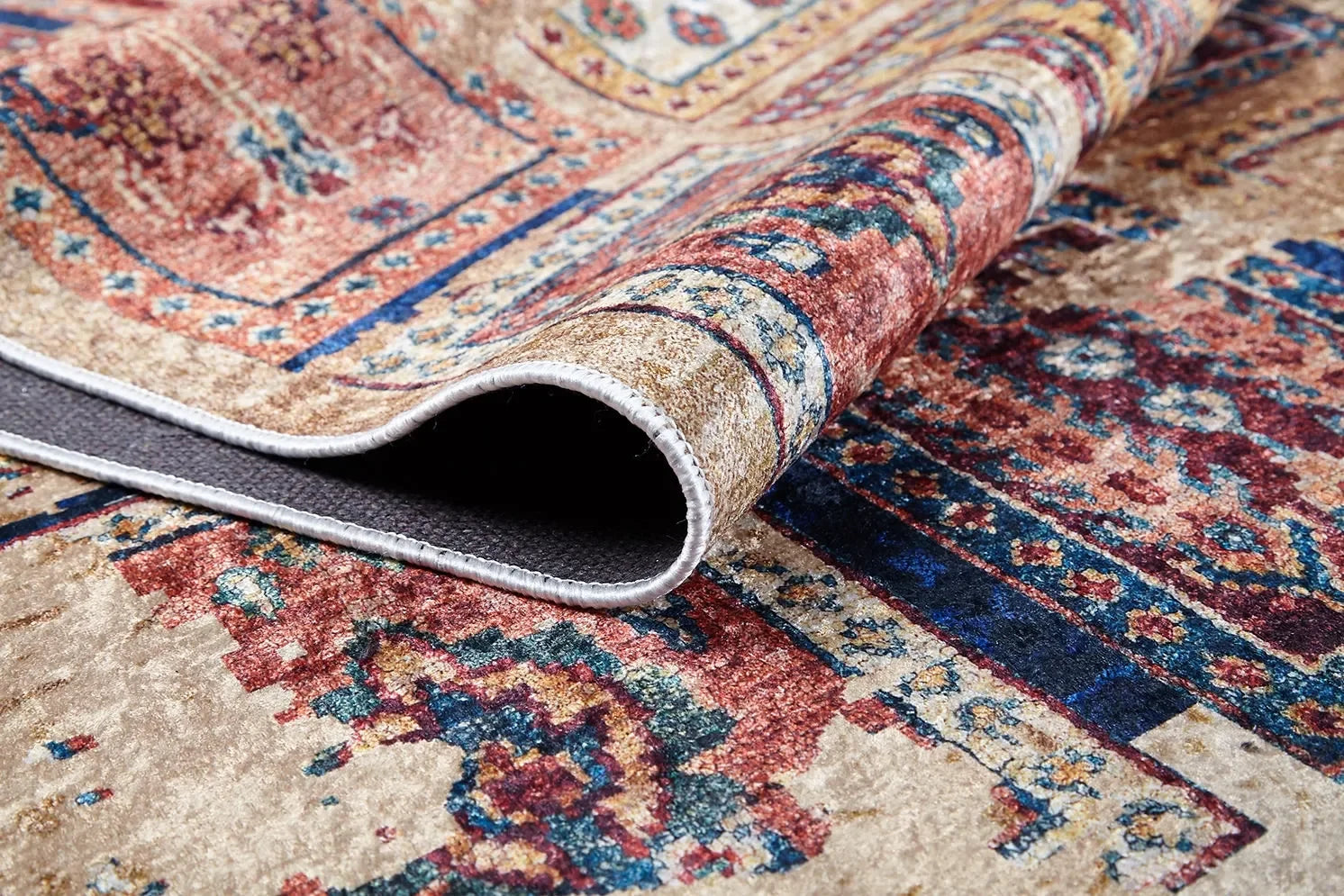 Bej Otantik Kareli Desenli Eskitme Halı