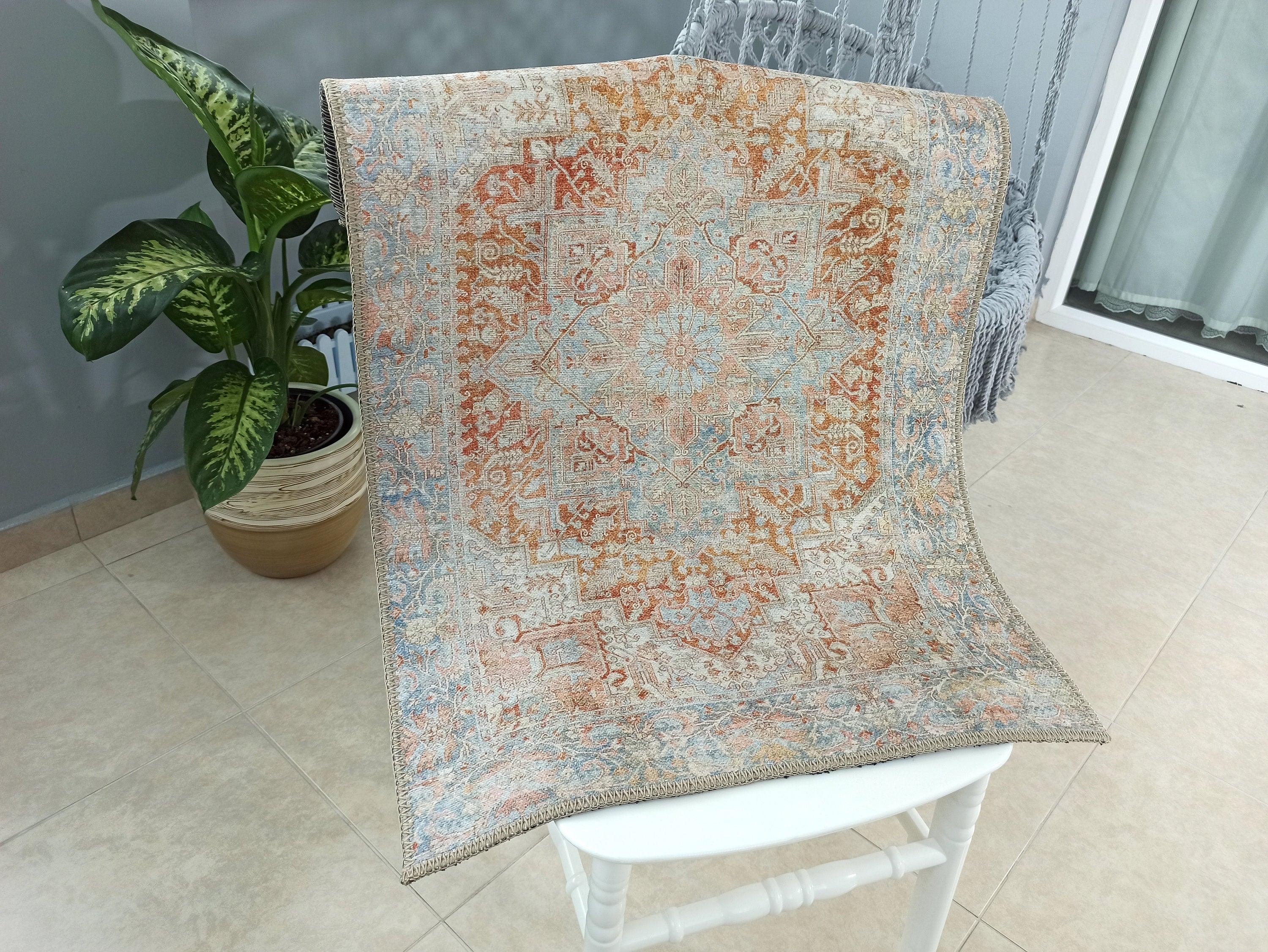 Bej ve Mavi Renkli Eskitilmiş Vintage Halı