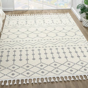Beyaz Gri Etnik Geometrik Saçaklı Modern Halı