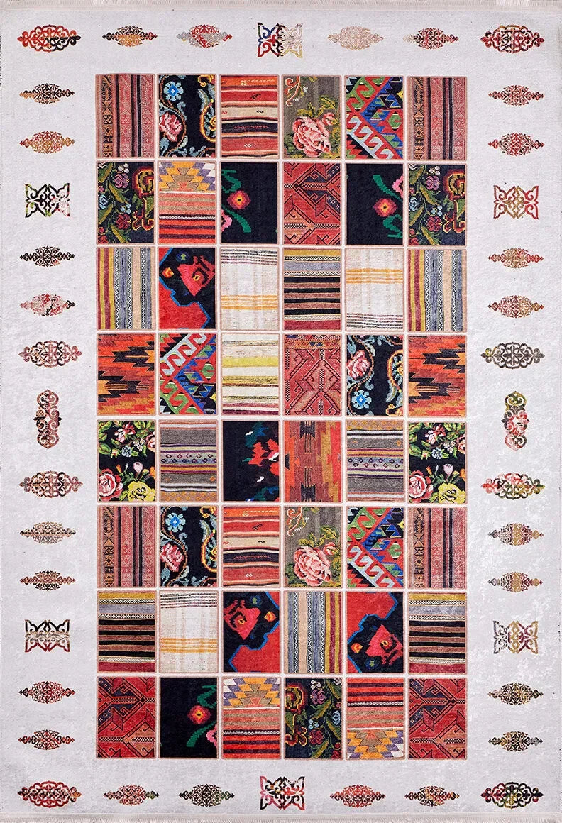 Beyaz Zemin Çok Renkli Otantik Patchwork Görünümlü Halı