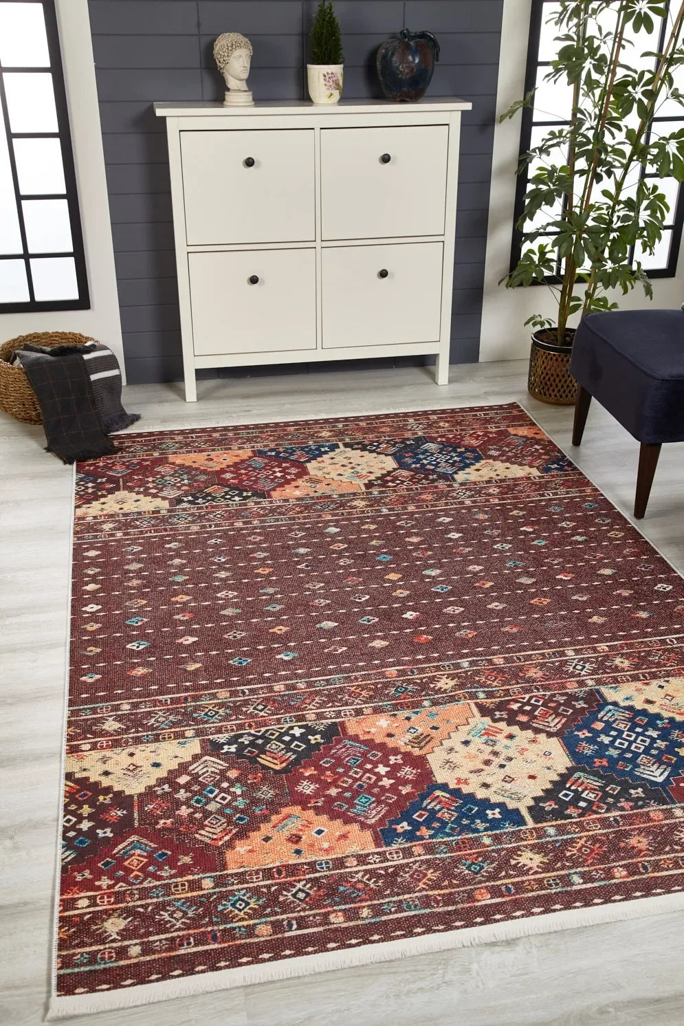 Bordo Kahve Etnik Şerit Desenli Modern Halı