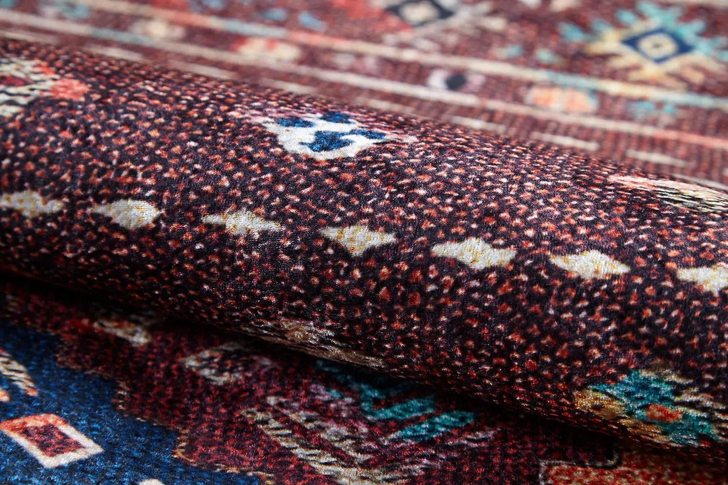 Bordo Kahve Etnik Şerit Desenli Modern Halı