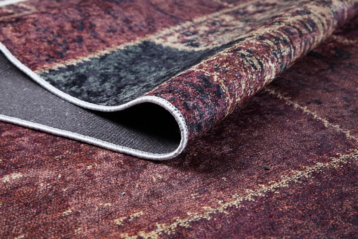 Bordo Kırmızı Eskitme Patchwork Görünümlü Halı