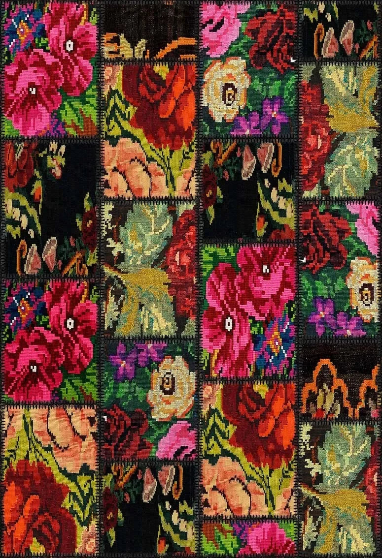 Canlı Çiçekli Patchwork Görünümlü Desenli Halı