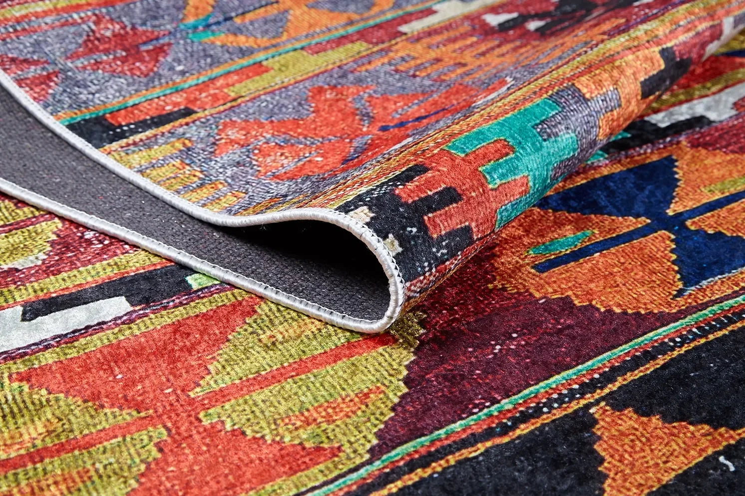 Çok Renkli Canlı Etnik Kilim Şeritli Halı