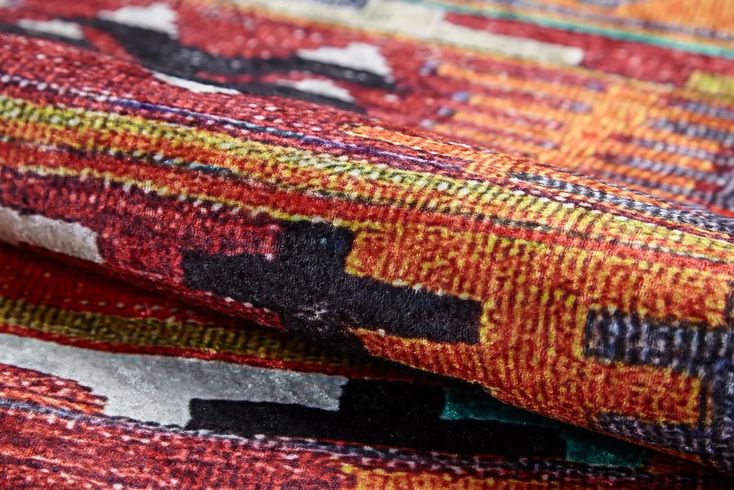 Çok Renkli Canlı Etnik Kilim Şeritli Halı