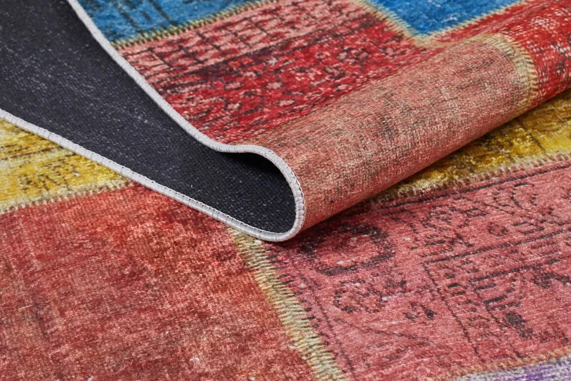 Çok Renkli Canlı Patchwork Görünümlü Desenli Halı