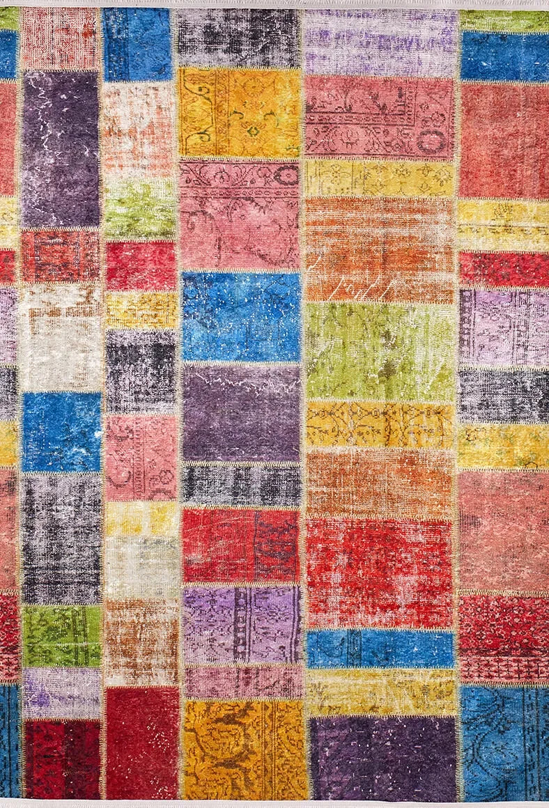 Çok Renkli Canlı Patchwork Görünümlü Desenli Halı