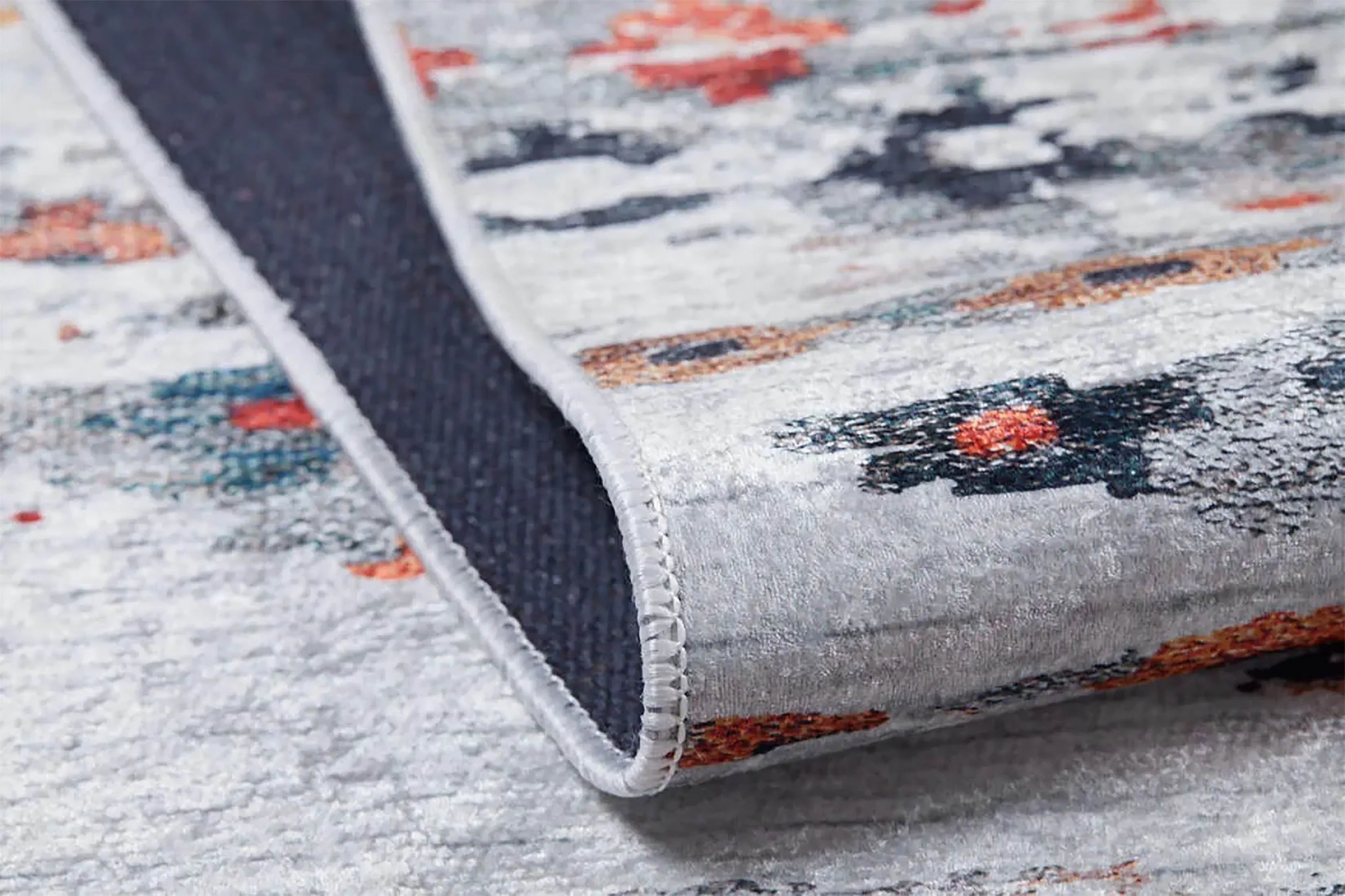 Çok Renkli Çiçek Desenli Kilim Halı