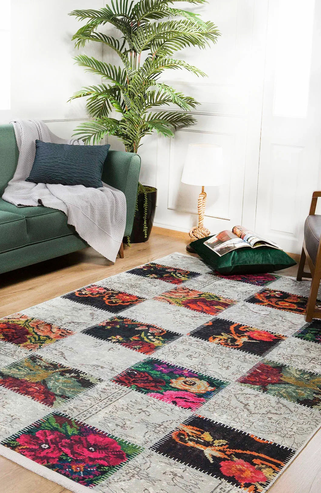 Çok Renkli Çiçekli Patchwork Görünümlü Halı