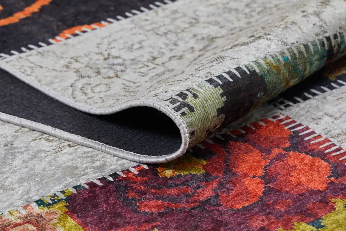 Çok Renkli Çiçekli Patchwork Görünümlü Halı