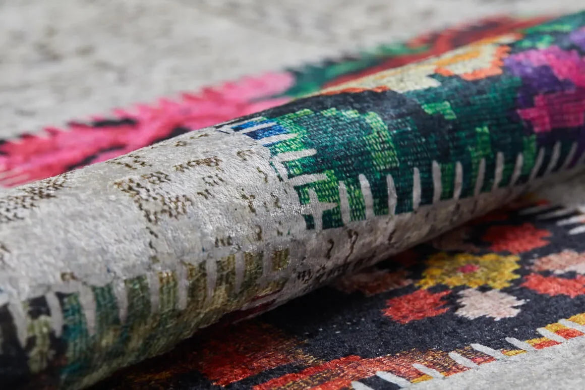 Çok Renkli Çiçekli Patchwork Görünümlü Halı