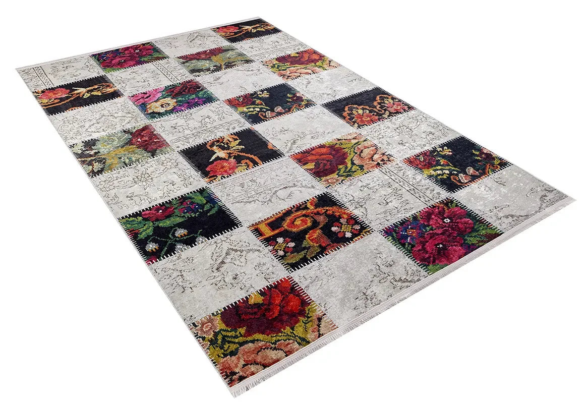 Çok Renkli Çiçekli Patchwork Görünümlü Halı