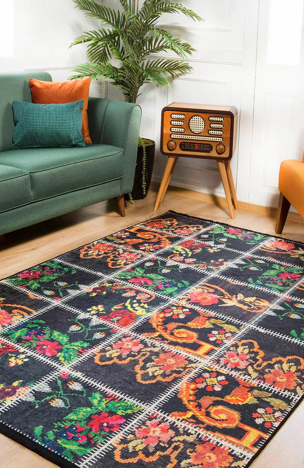 Çok Renkli Klasik Çiçekli Patchwork Görünümlü Halı