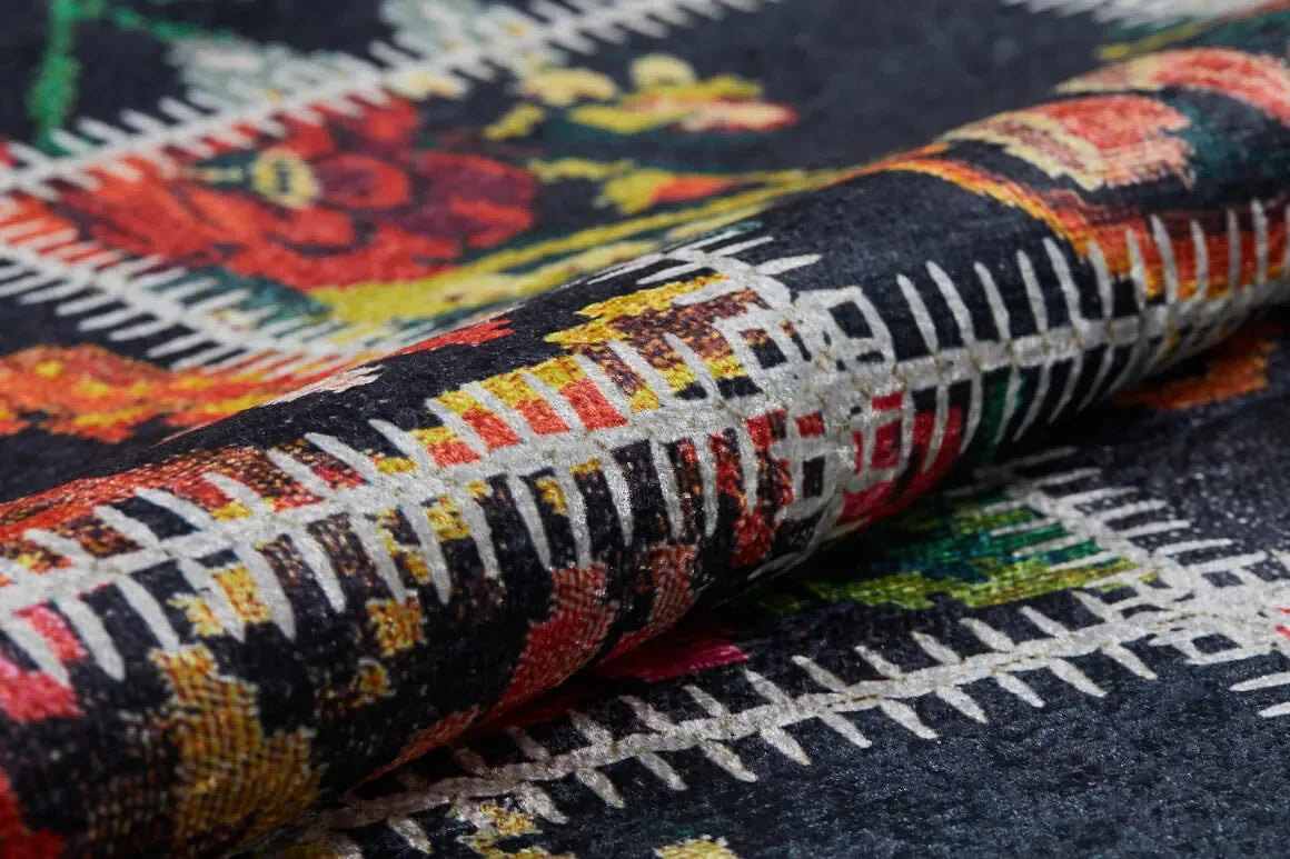 Çok Renkli Klasik Çiçekli Patchwork Görünümlü Halı