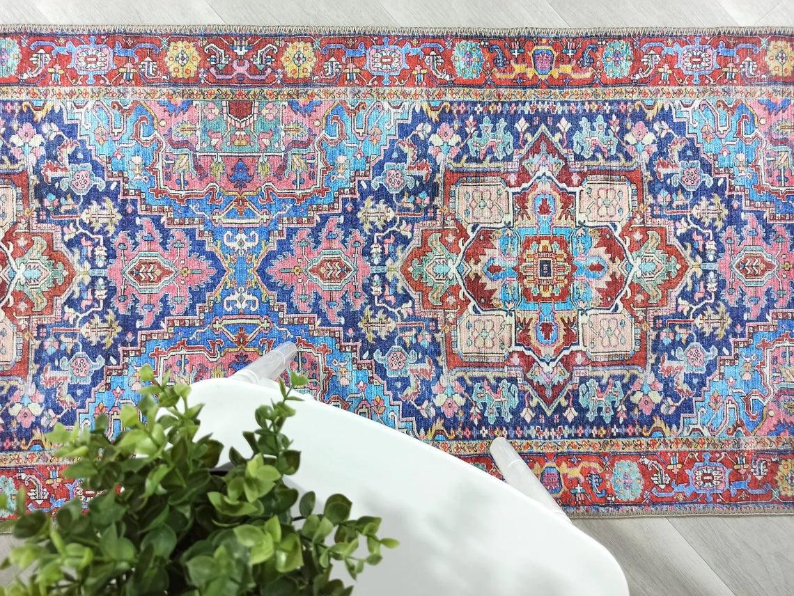 Canlı Pembe ve Lacivert Medalyonlu Vintage Halı