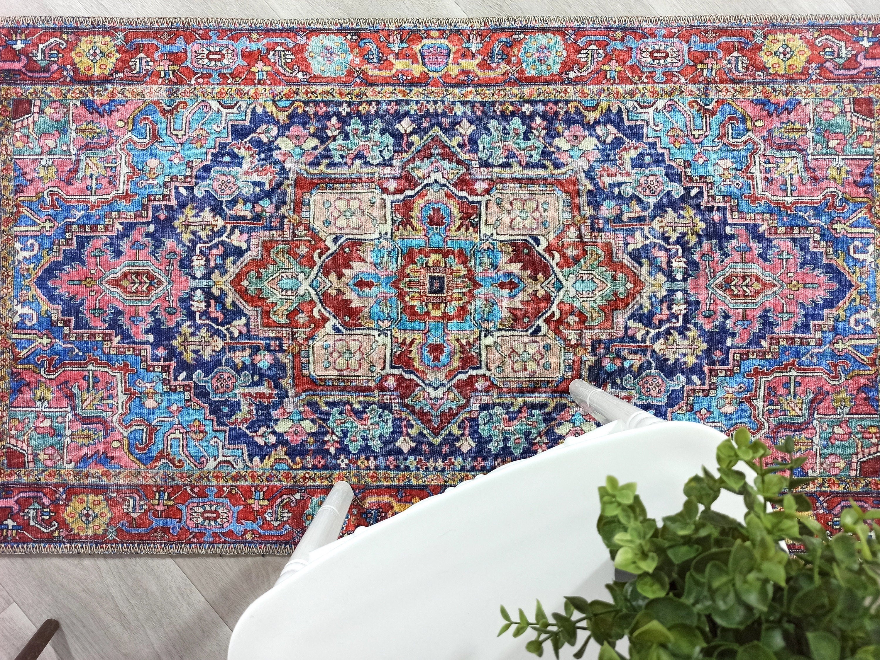 Canlı Pembe ve Lacivert Medalyonlu Vintage Halı