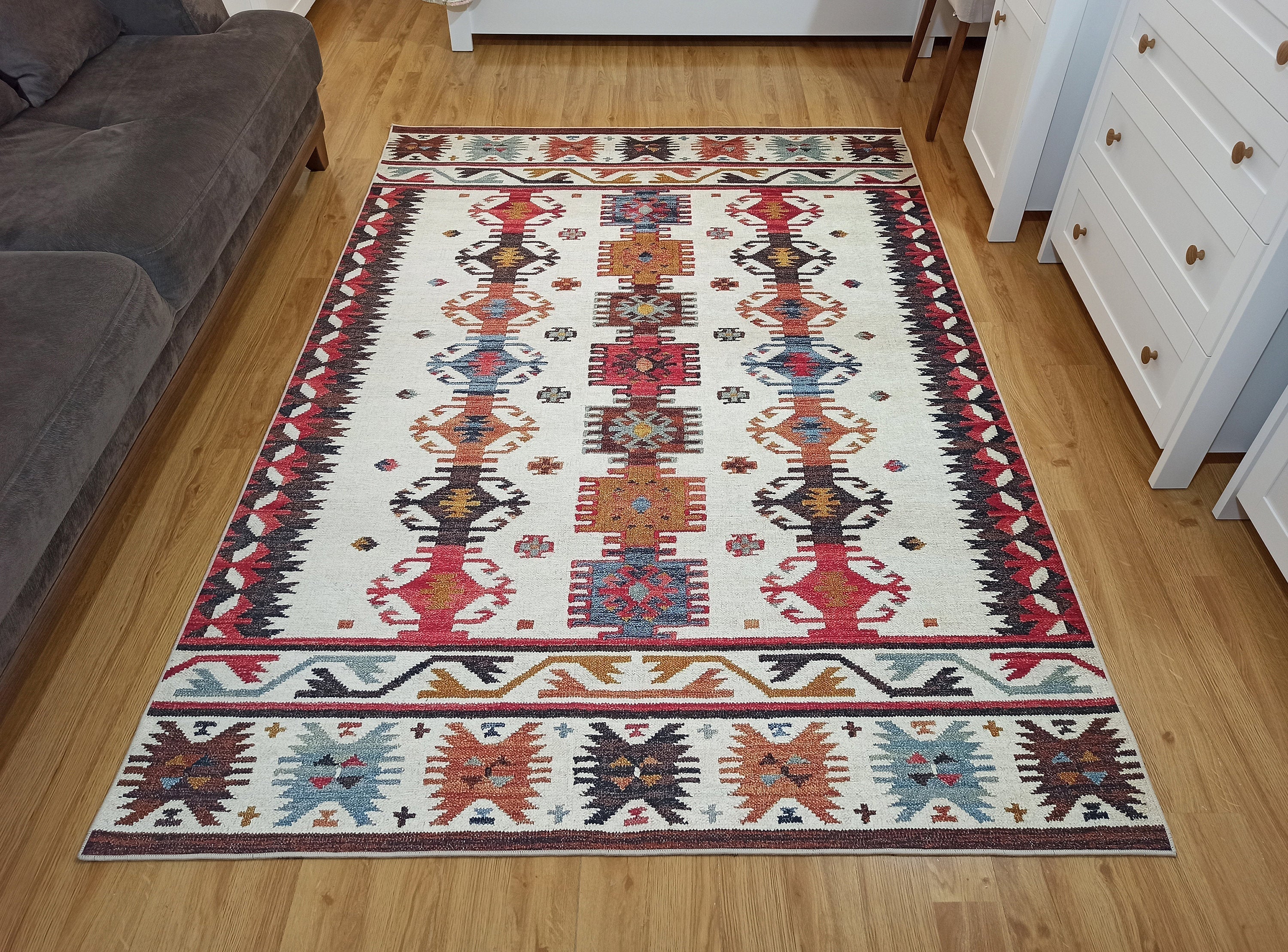 Krem ve Çok Renkli Geometrik Desenli Halı