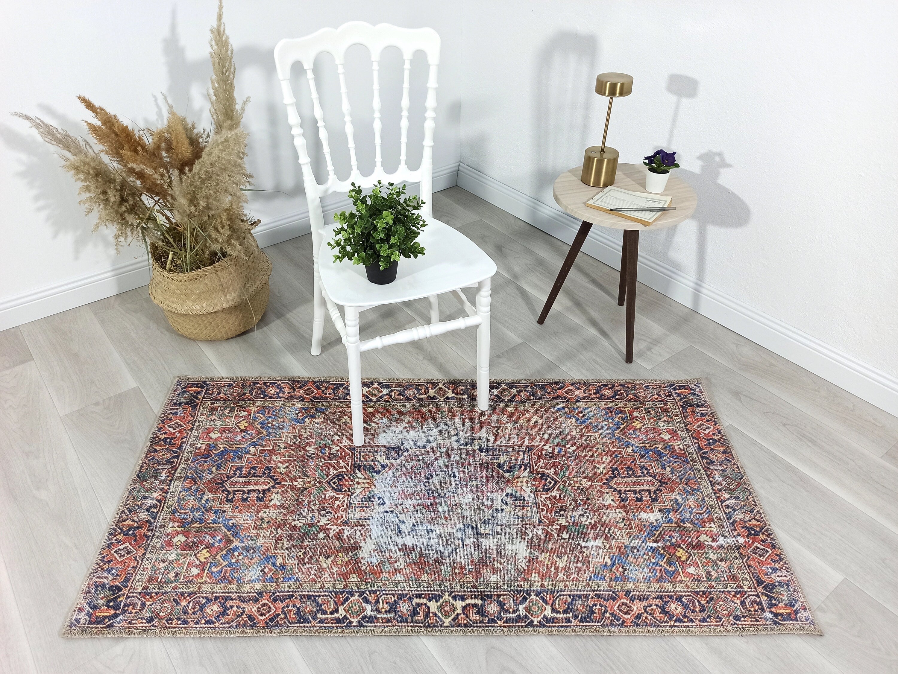 Terracotta ve Lacivert Eskitme Medalyonlu Vintage Halı