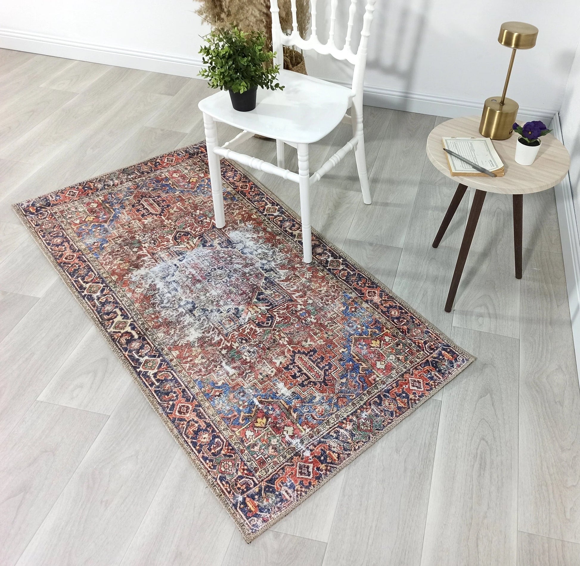 Terracotta ve Lacivert Eskitme Medalyonlu Vintage Halı