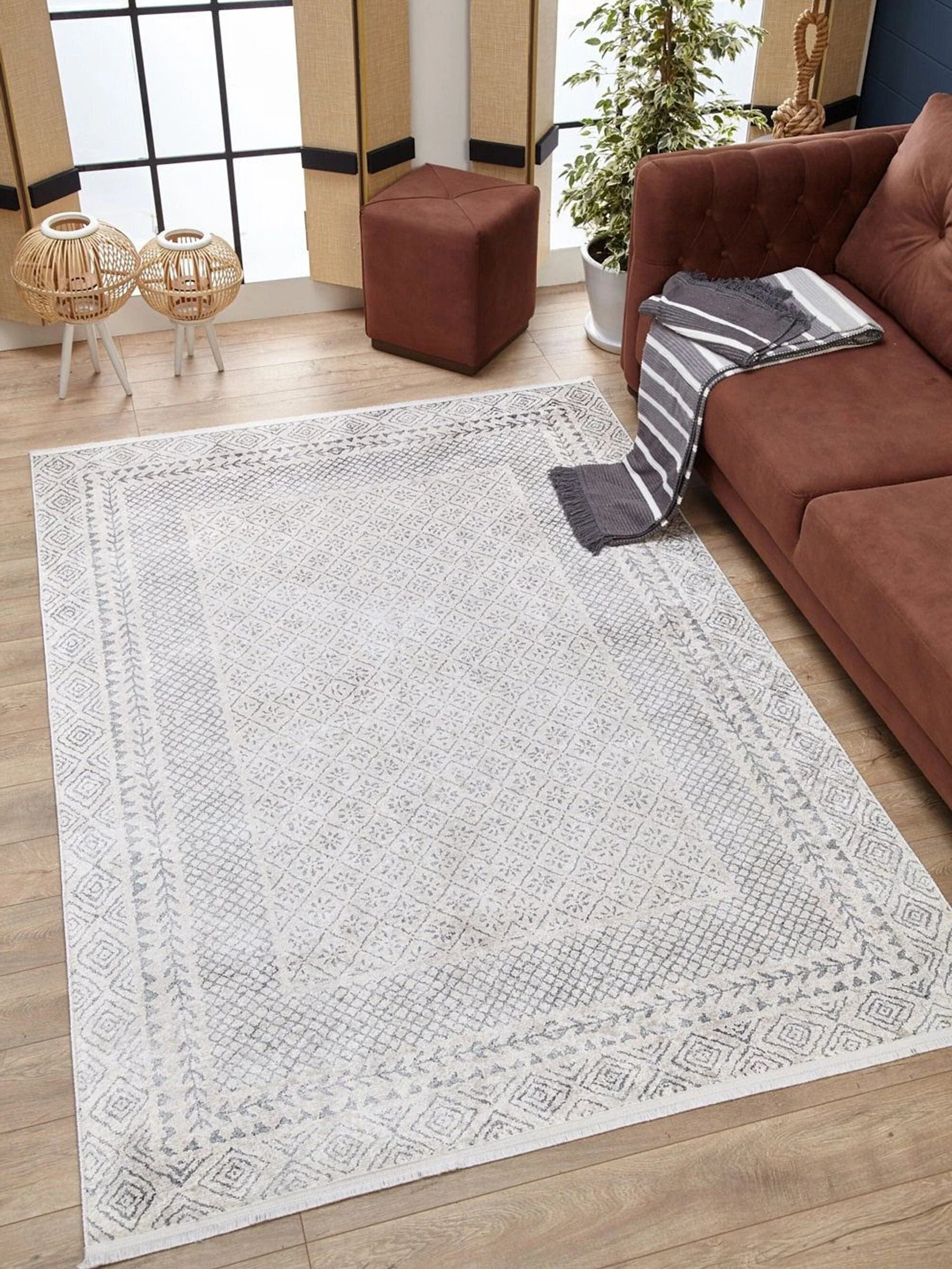Eskitme Beyaz Gri Geometrik Desenli Halı