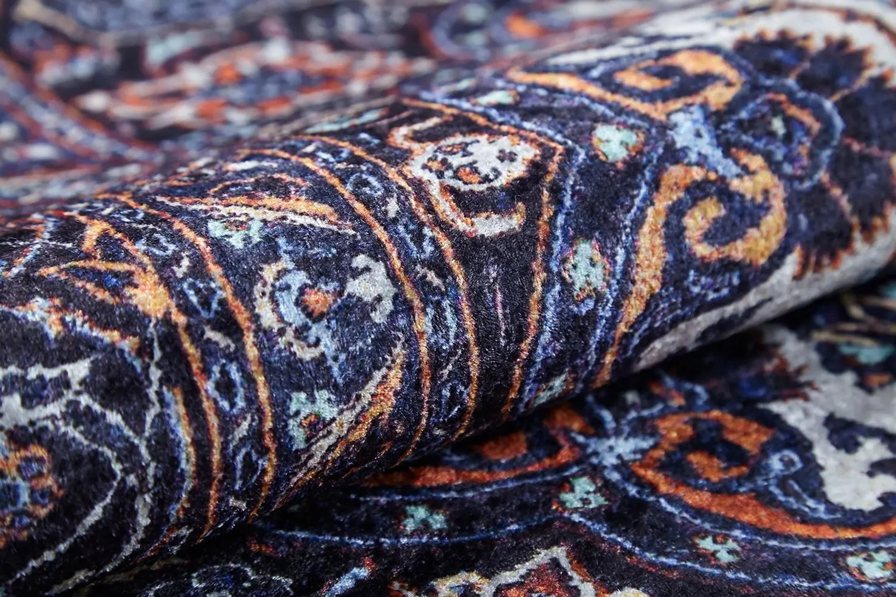 Eşsiz Antik Desenli Mor Lacivert Kilim Halı