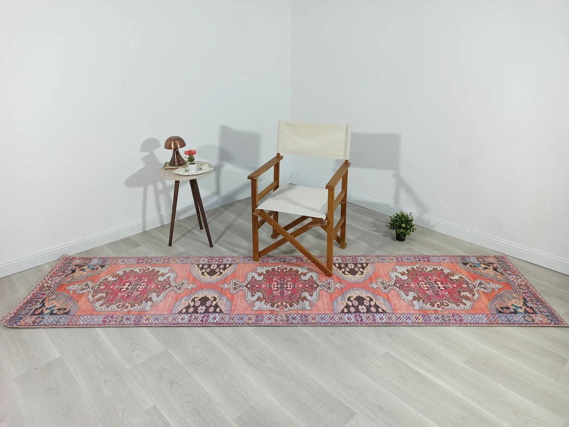 Mercan ve Mor Medalyonlu Vintage Türk Halısı