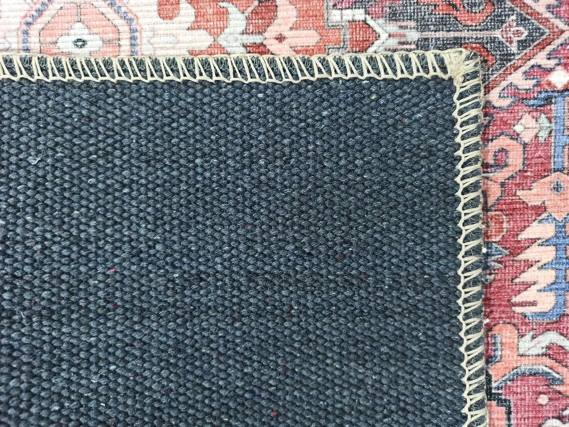 Fușya Pembe ve Kırmızı Madalyon Desenli Vintage Halı