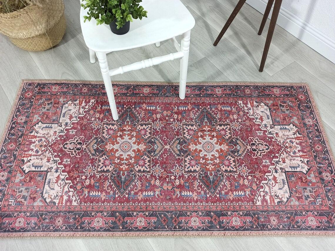 Fușya Pembe ve Kırmızı Madalyon Desenli Vintage Halı