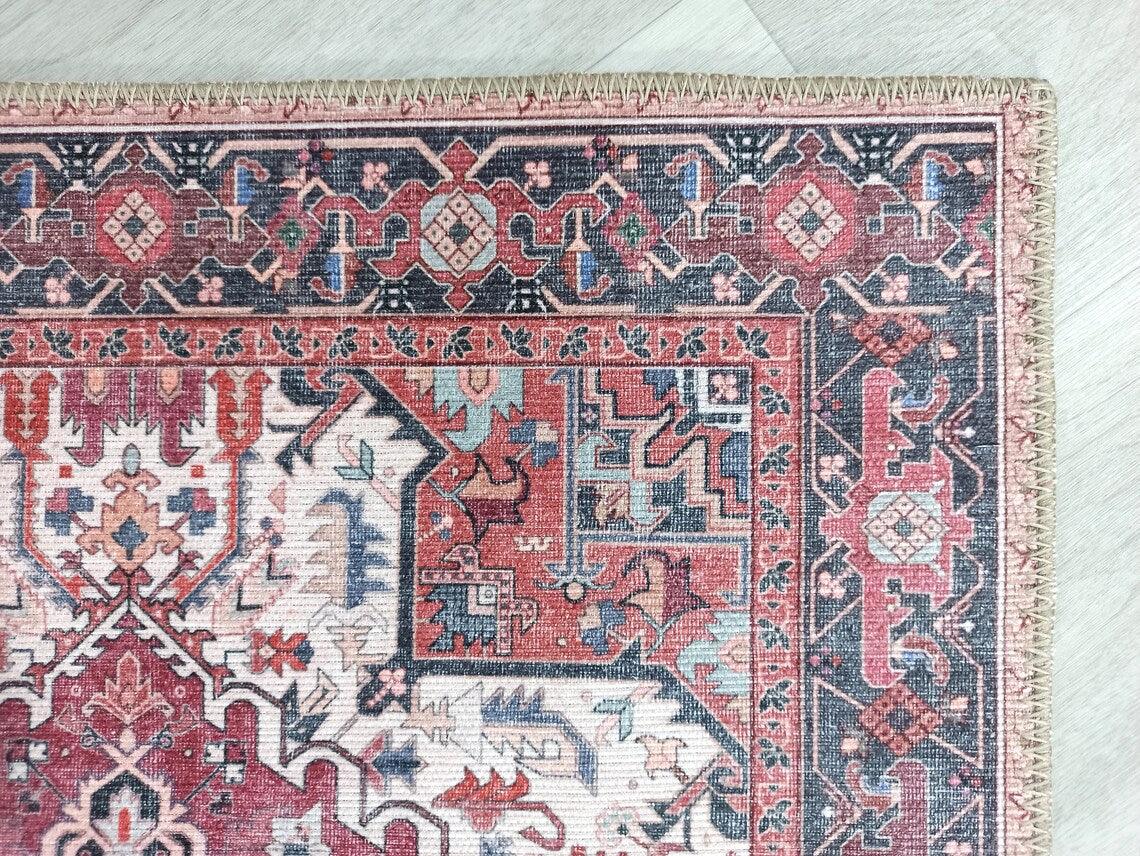 Fușya Pembe ve Kırmızı Madalyon Desenli Vintage Halı