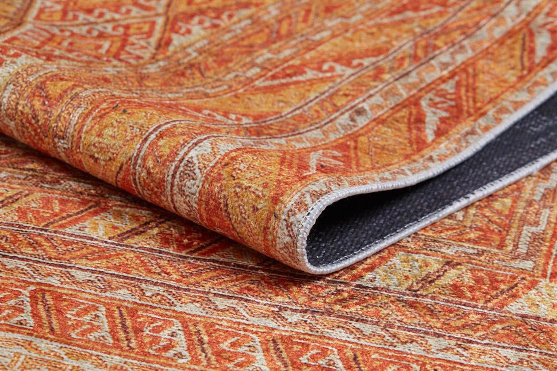 Geometrik Desenli Turuncu Sarı Kilim Halı