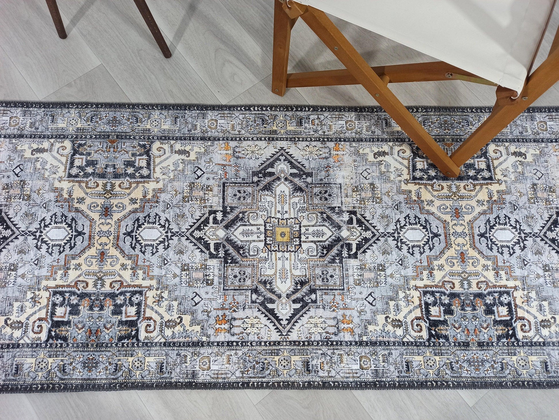 Gri Geometrik Desenli Vintage Halı