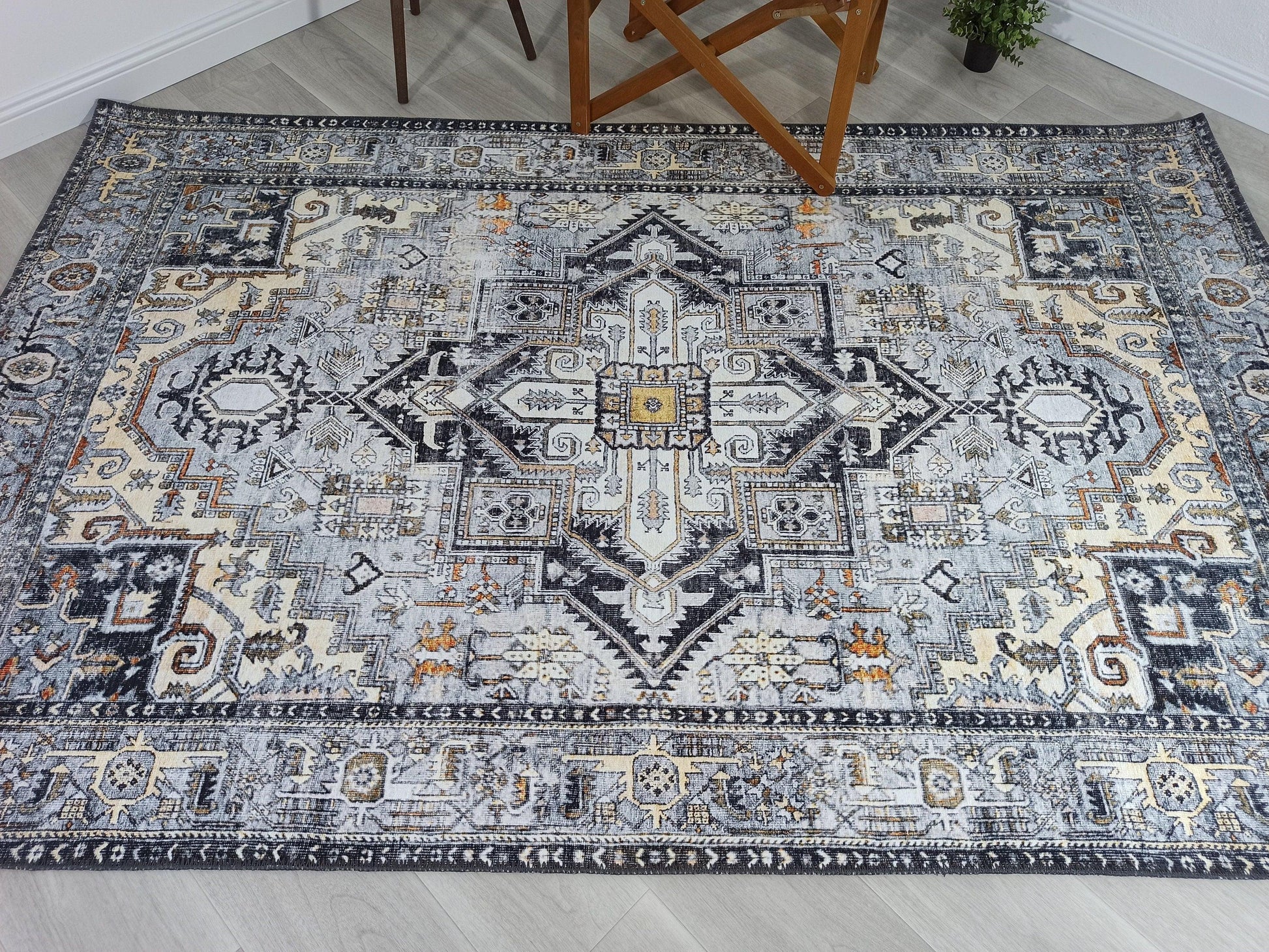 Gri Geometrik Desenli Vintage Halı