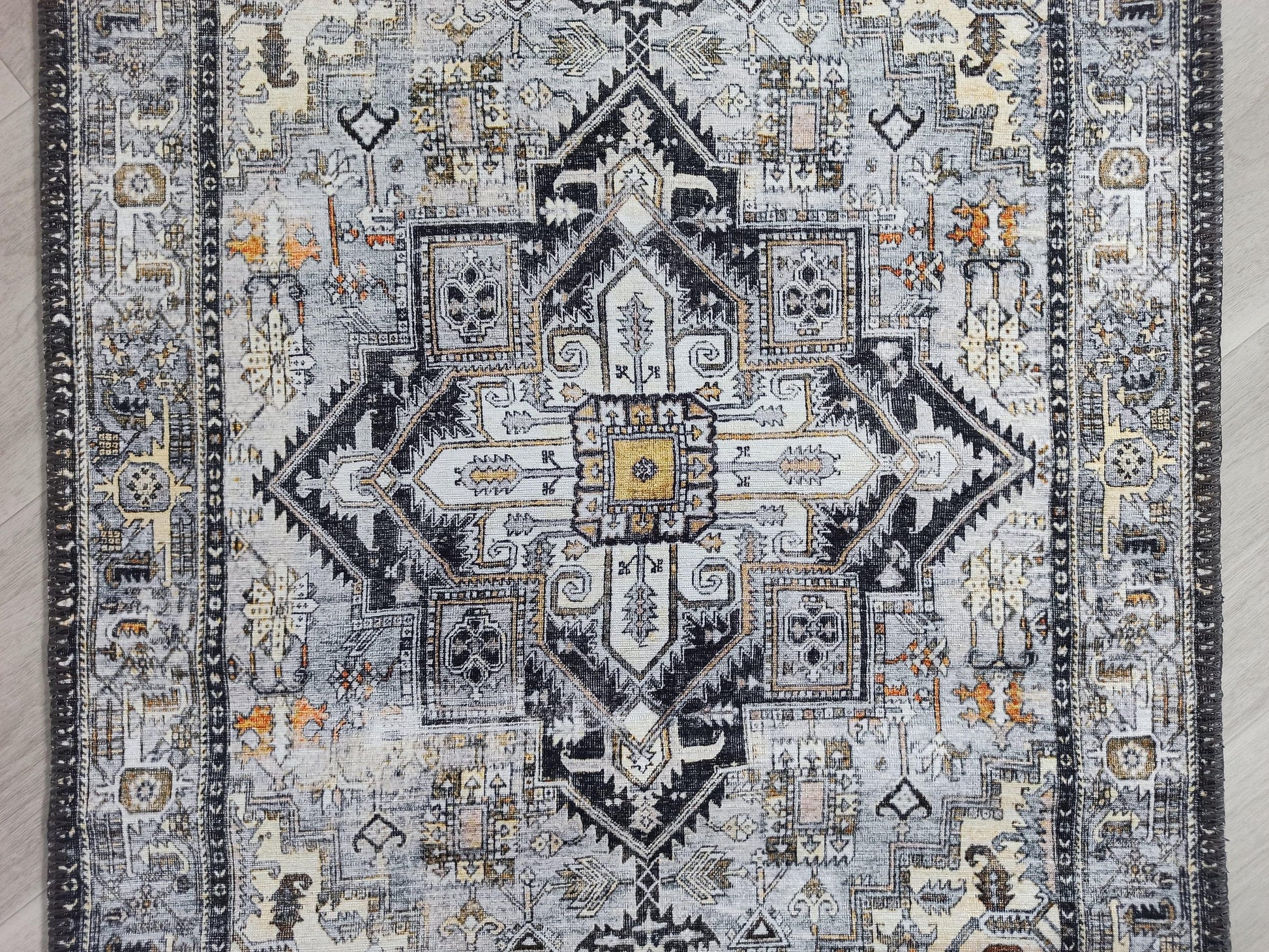 Gri Geometrik Desenli Vintage Halı