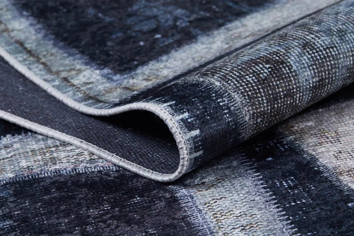 Gri Siyah Çerçeveli Kare Patchwork Görünümlü Halı
