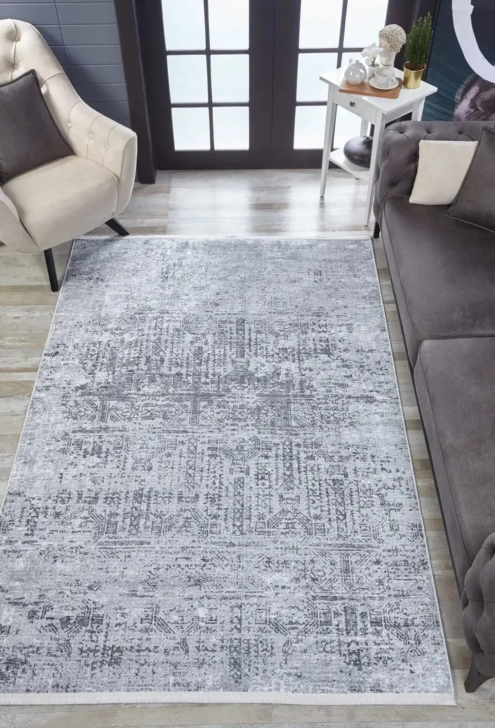Gümüş Gri Monokrom Eskitme Halı