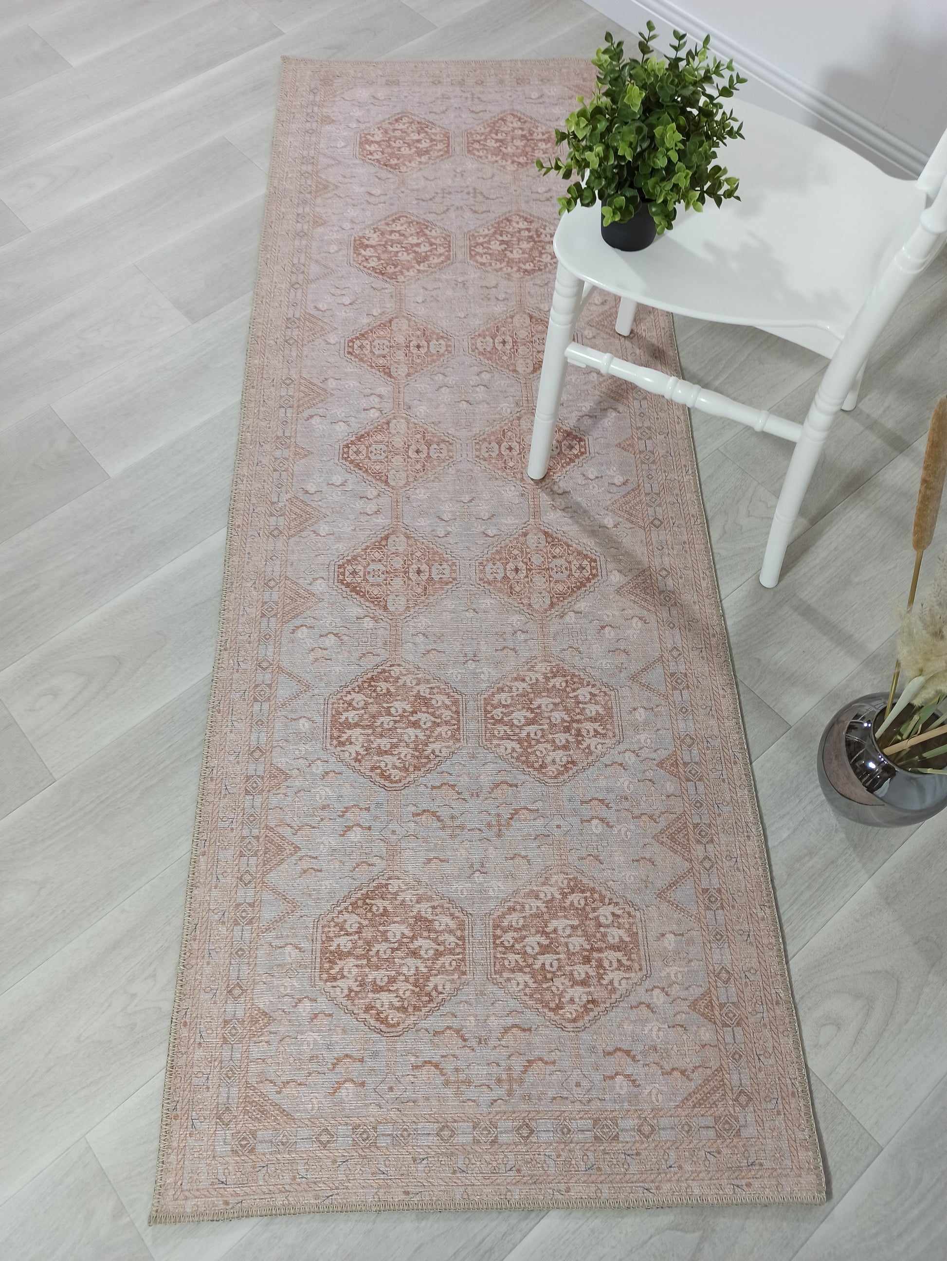 Bej ve Tarçın Tonlu Solgun Desenli Vintage Halı