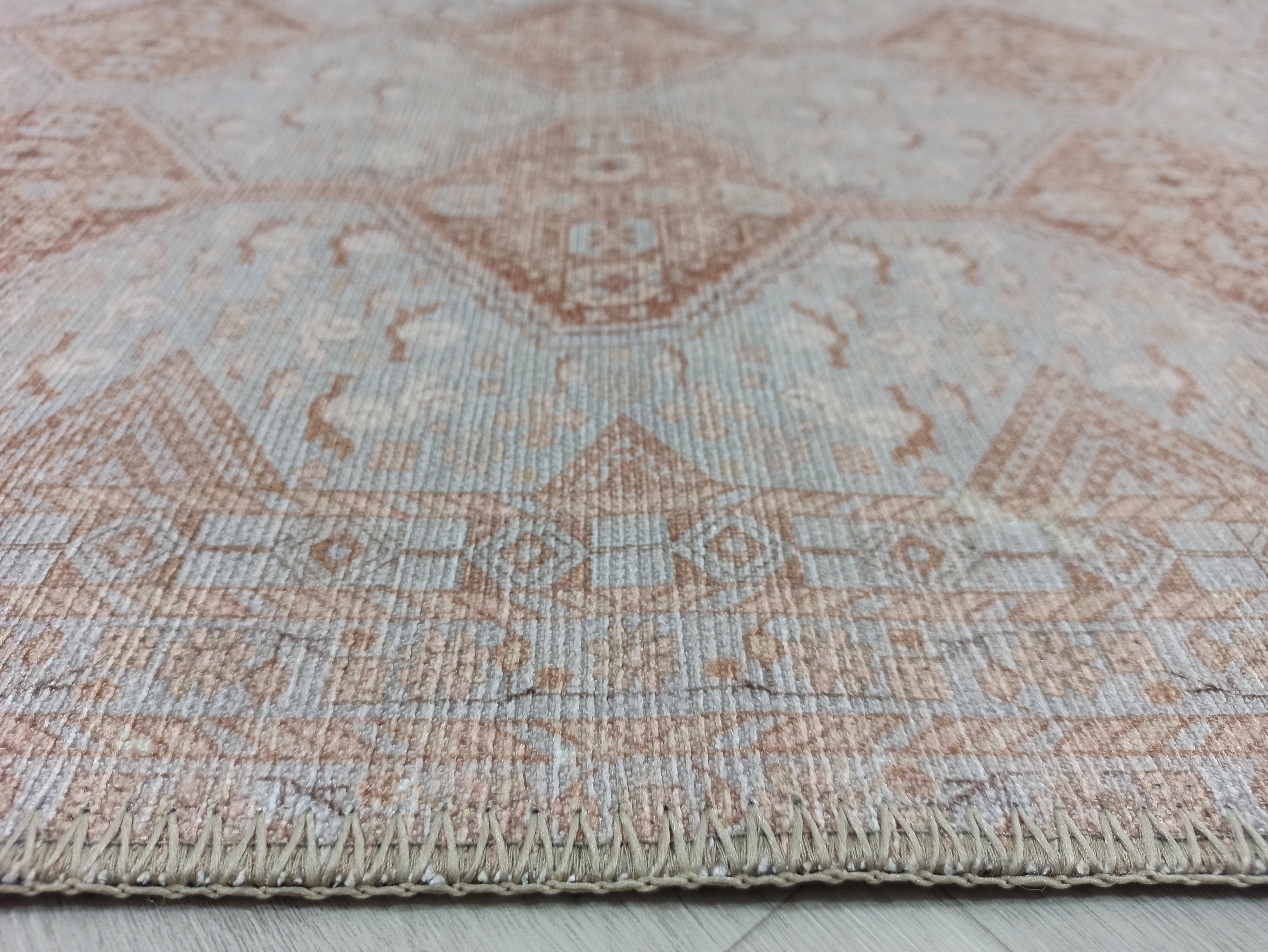 Bej ve Tarçın Tonlu Solgun Desenli Vintage Halı