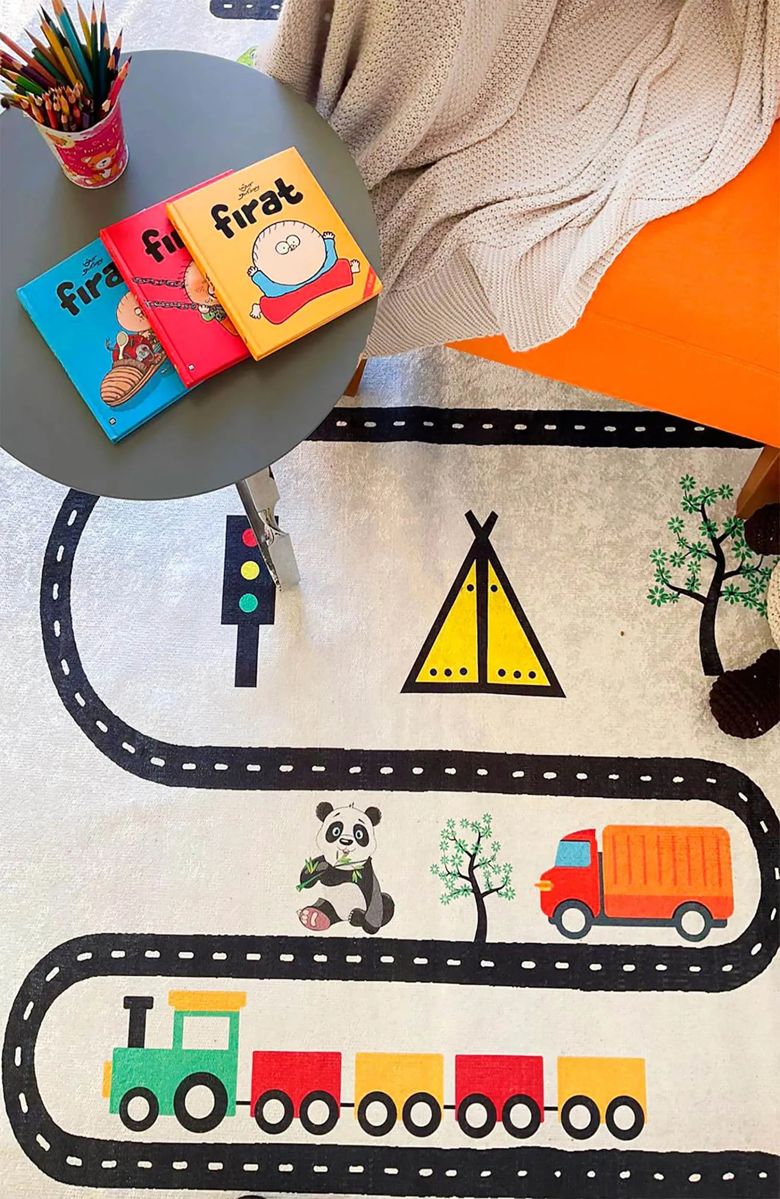 Hayvan Figürlü Renkli Yol Desenli Yıkanabilir Çocuk Halısı
