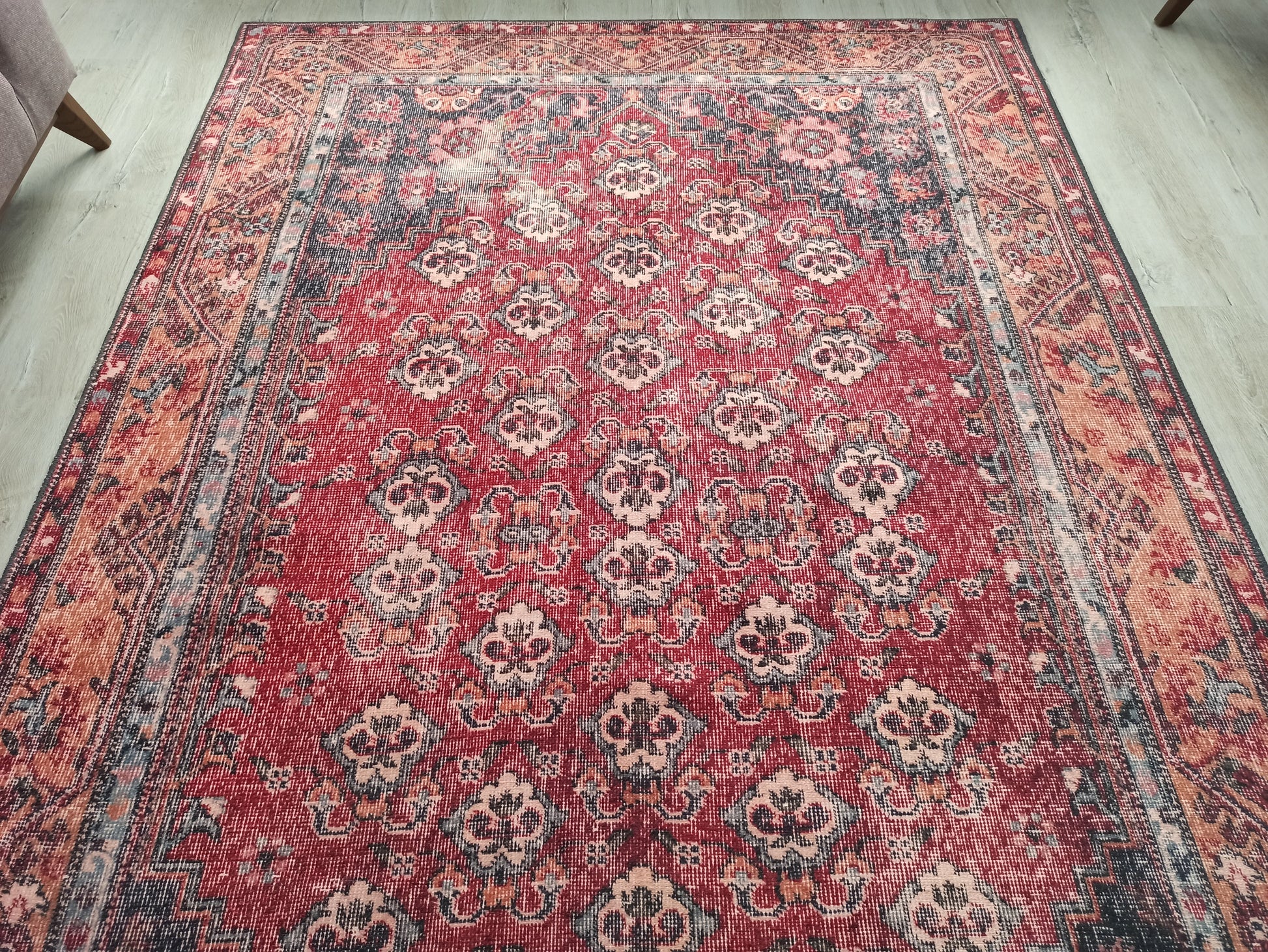 Bordo ve Lacivert Geometrik Desenli Geleneksel Halı