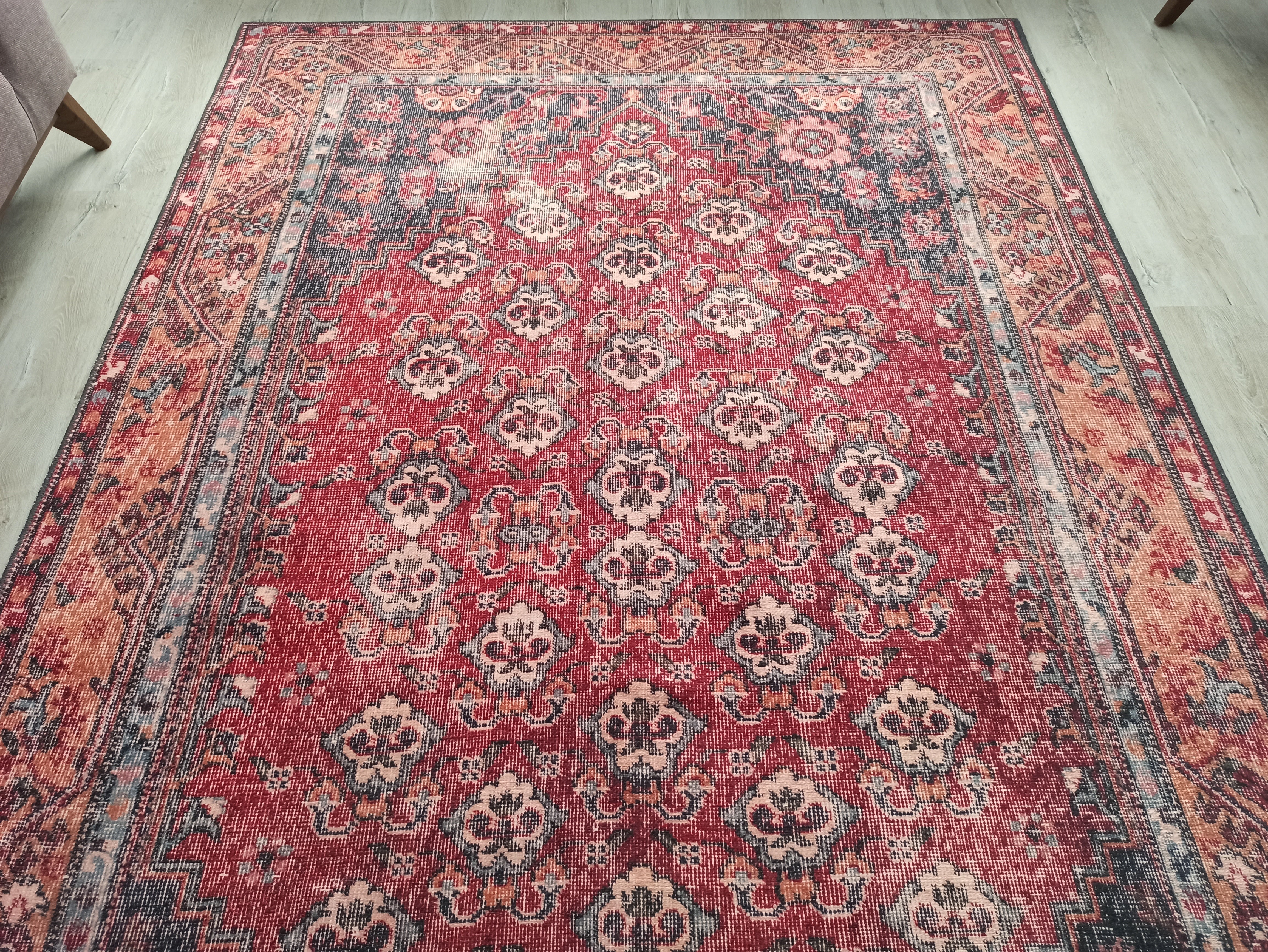 Bordo ve Lacivert Geometrik Desenli Geleneksel Halı